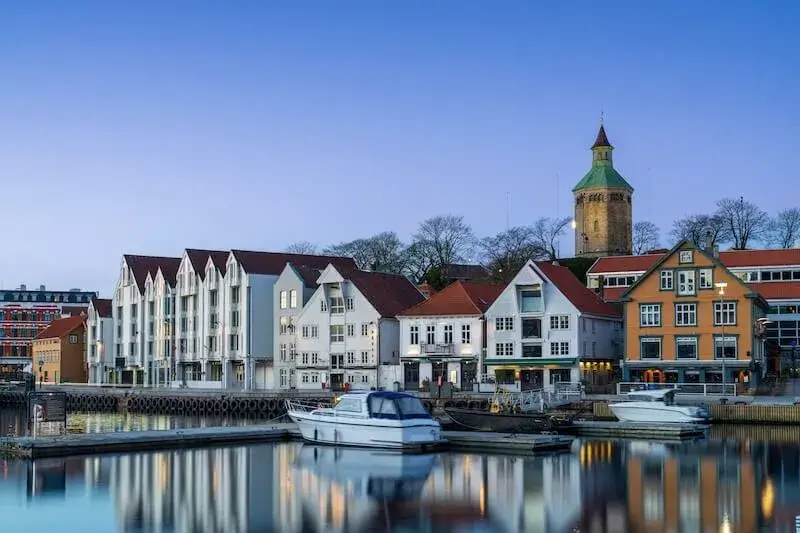 Ile ludności ma Norwegia?