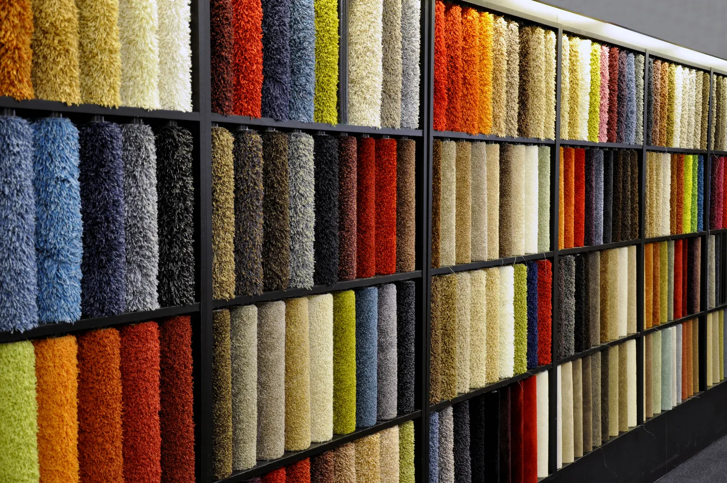 Jak usunąć stare plamy z wykładziny dywanowej?